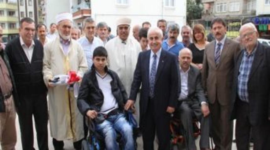 Cami Cemaatinden Engelli Gen&ccedil;e Ak&uuml;l&uuml; Ara&ccedil;