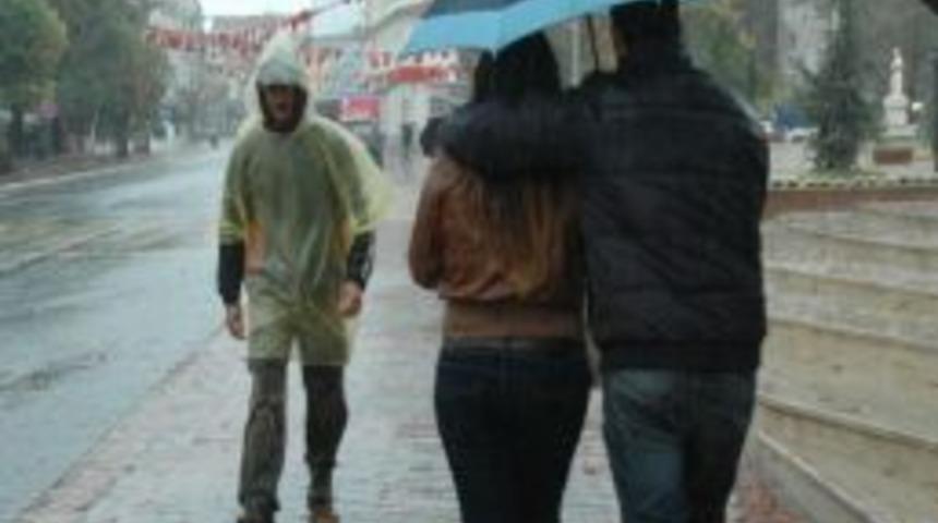 Tekirdağ&rsquo;da Sağanak Yağış Etkili Oldu