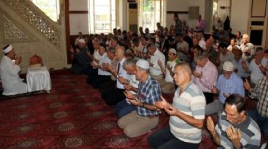 Aliya İzzetbegovi&ccedil; &Ouml;l&uuml;m&uuml;n&uuml;n 9. Yıld&ouml;n&uuml;m&uuml;nde Adana&rsquo;da Anıldı