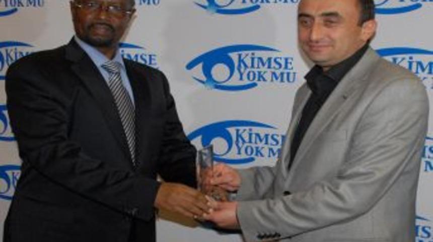 Kimse Yok Mu, Bağış&ccedil;ılarına Teşekk&uuml;r Plaketi Verdi