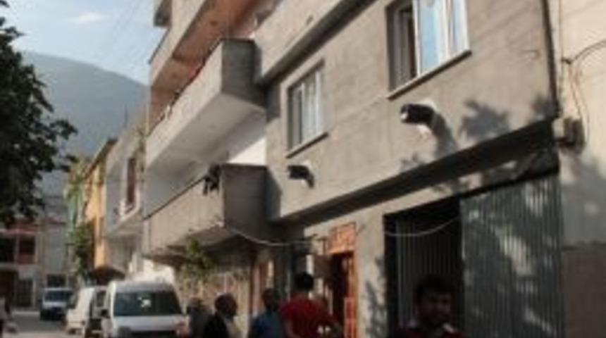 Terastan D&uuml;şen Engelliyi Itfaiyeci Ağabeyi Kurtardı