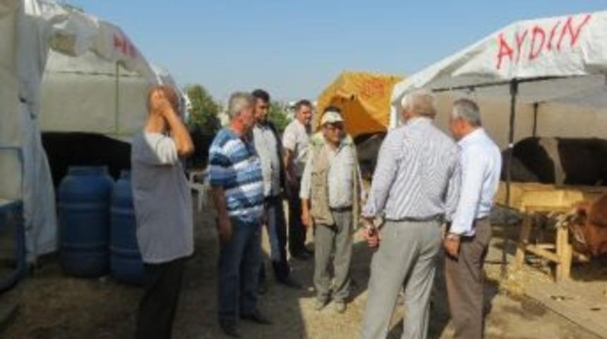 &Ccedil;ineli Yetkililer İzmir Kurban Pazarını Gezdi