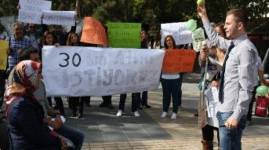 Atanamayan &Ouml;ğretmenler Eylem Yaptı