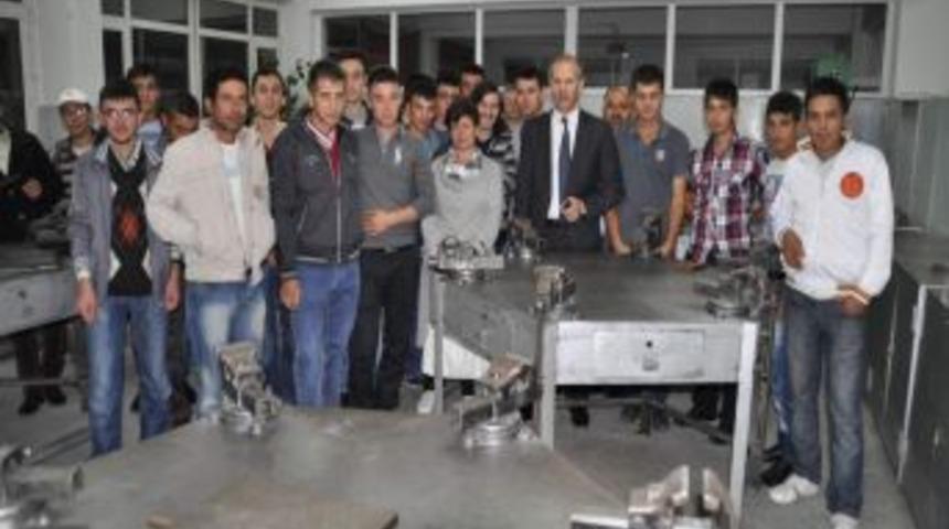 İş Kur'un Kurslarında Hem Iş &Ouml;ğreniyor Hem De Meslek Sahibi Oluyorlar