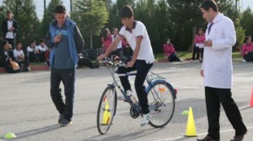 Sıra Dışı Yarışmada En Sona Kalan Birinci Oldu