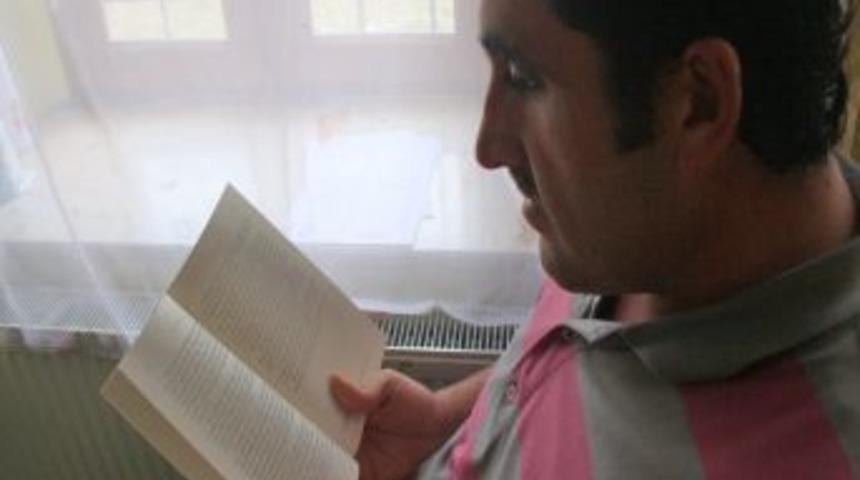 Veliler, Kitap Okuyarak &Ccedil;ocuklarına &Ouml;rnek Olacak