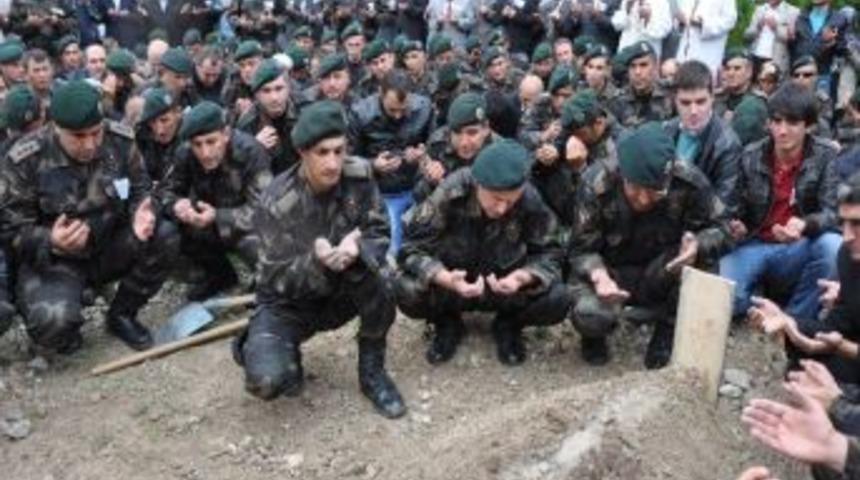 Şehit &Ouml;zel Harekat&ccedil;ı Dizdaroğlu, G&ouml;lbaşı Şehitliği&rsquo;nde Toprağa Verildi