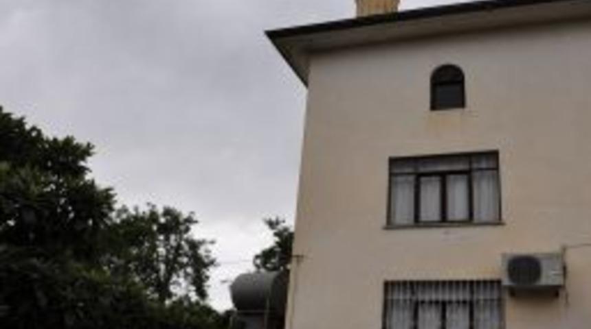 Bir Dakikalık Etkili R&uuml;zgar Alanya'yı Fel&ccedil; Etti