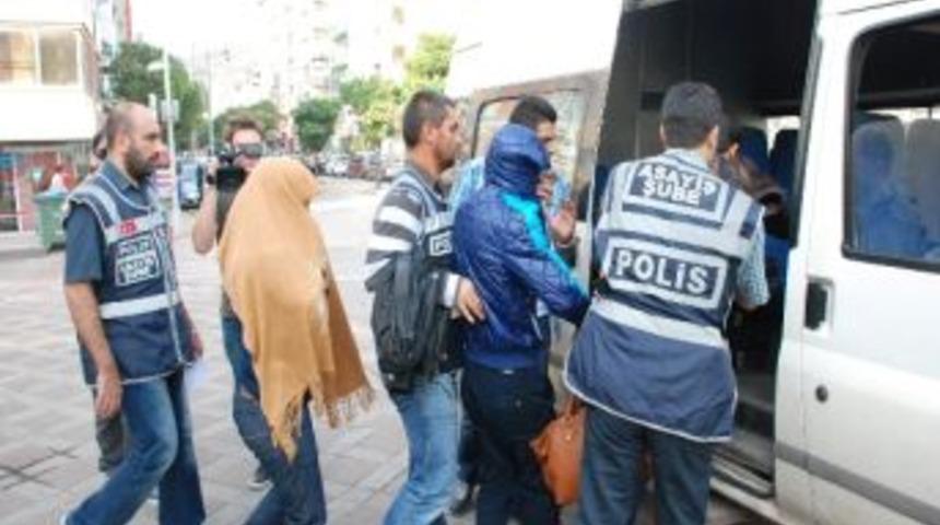 &Uuml;&ccedil; Ev Soyan Hırsızlar Yakalandı