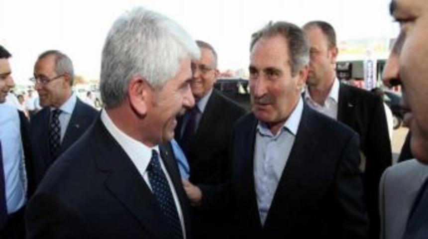 K&uuml;lt&uuml;r Ve Turizm Bakanı G&uuml;nay'dan Odunpazarı Standına İlgi