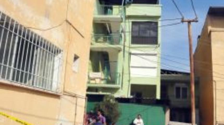 Emekli &Ouml;ğretmen, Kiralık Yazısı Asmak Isterken D&uuml;şerek &Ouml;ld&uuml;