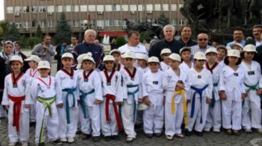 Uşak&rsquo;ta &ldquo;nerede Hareket Orada Bereket&rdquo; Y&uuml;r&uuml;y&uuml;ş&uuml;