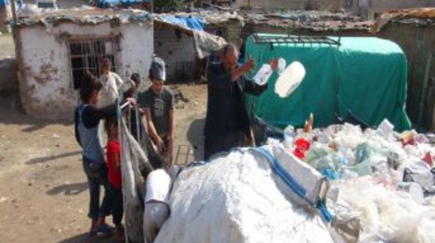 Derme &Ccedil;atma Evde Yaşam M&uuml;cadelesi Veren Gezer Ailesinin Dramı Y&uuml;rek Burkuyor