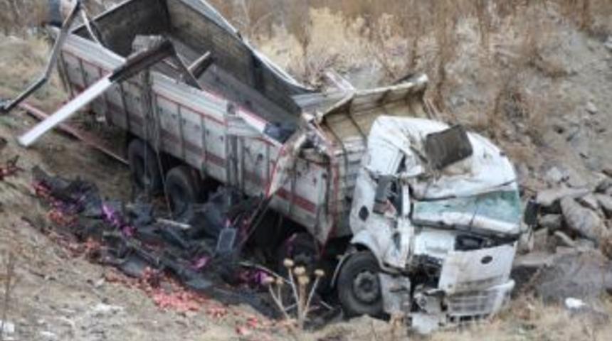 Sarıgöl’de Trafik Kazası: 3 Yaralı