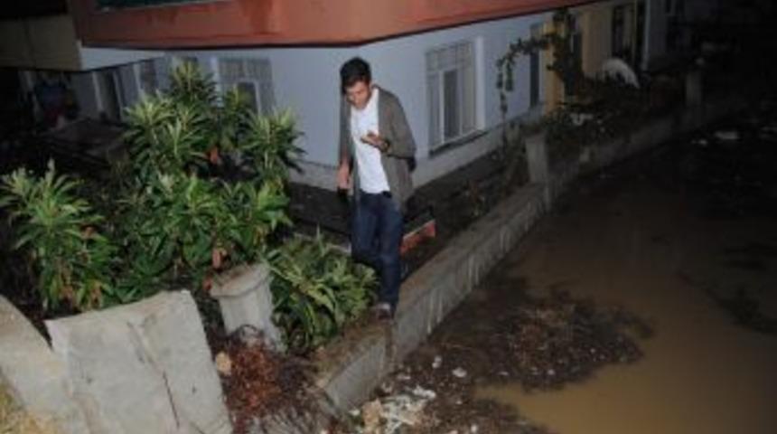 Manavgat'ta Sağanak Yağış Su Baskınlarına Yol A&ccedil;tı