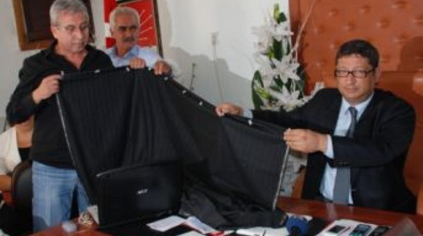 Kalınomuz Atay&rsquo;a siyah perde g&ouml;nderdi