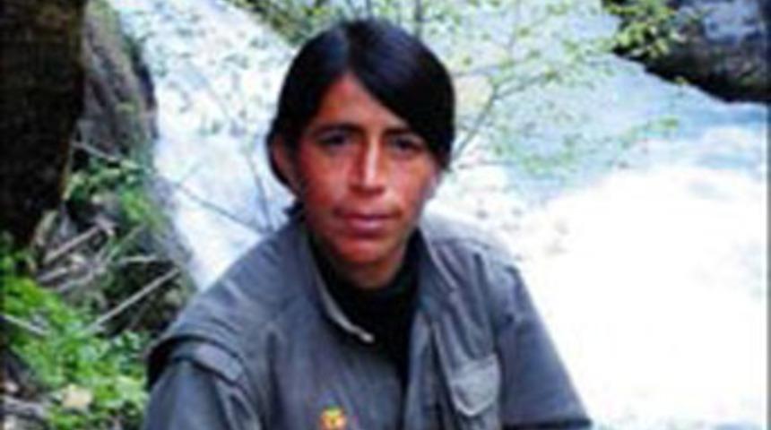 Kadın ter&ouml;rist ile koruması &ouml;ld&uuml;r&uuml;ld&uuml;