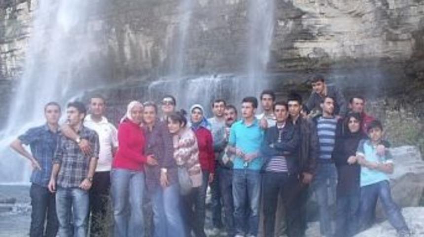 Eski H&uuml;k&uuml;ml&uuml;, H&uuml;k&uuml;ml&uuml; Ve Tutuklu Yakını Kursiyerler Tortum Şelalesinde Stres Attı