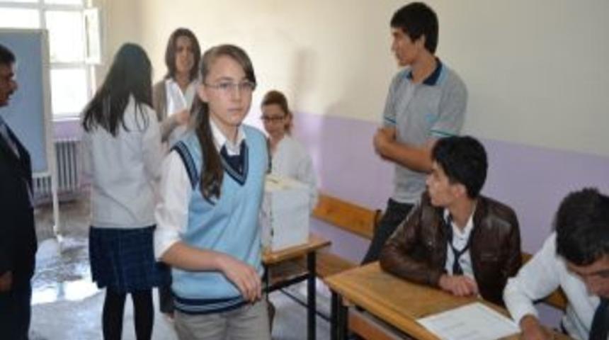 Kula Yunus Emre Anadolu Lisesi Başkanını Se&ccedil;ti