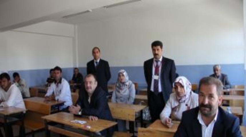 S&uuml;r&uuml;c&uuml; Adayları Sınavda Ter D&ouml;kt&uuml;