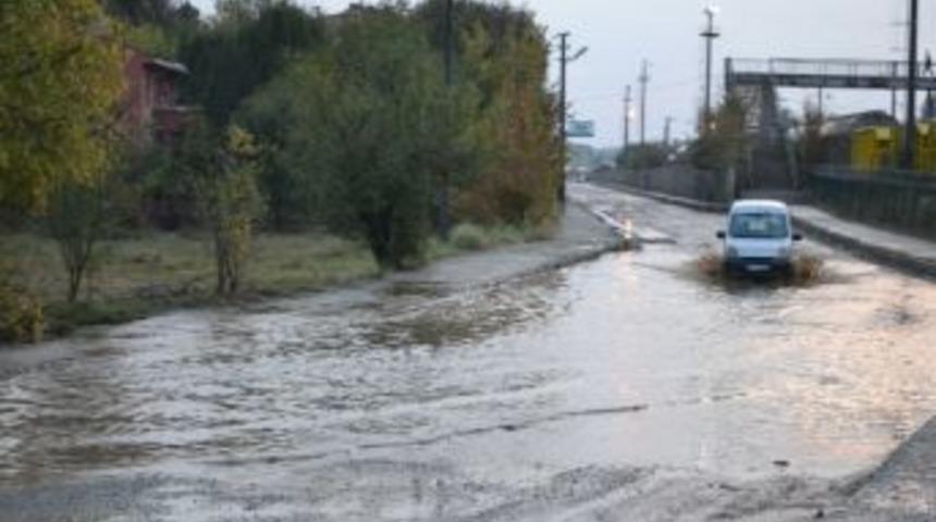 &Ccedil;erkezk&ouml;y&rsquo;de Ev Ve İş Yerleri Sular Altında Kaldı
