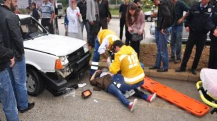 D&uuml;zce&rsquo;de Trafik Kazası: 2 Yaralı