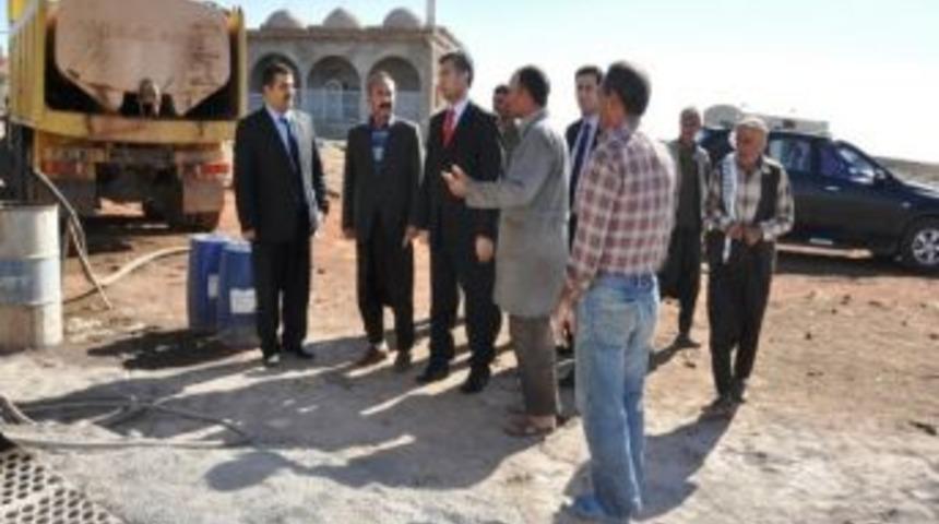 Siverek Kaymakamı K&ouml;ylerdeki Sondaj &Ccedil;alışmalarını Yerinde İnceledi