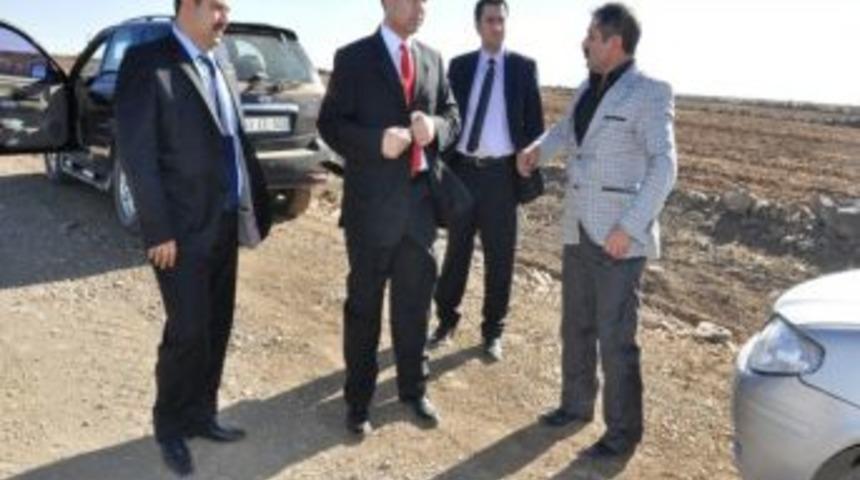 Siverek Kaymakamı K&ouml;y Yollarının Yapımını İnceledi