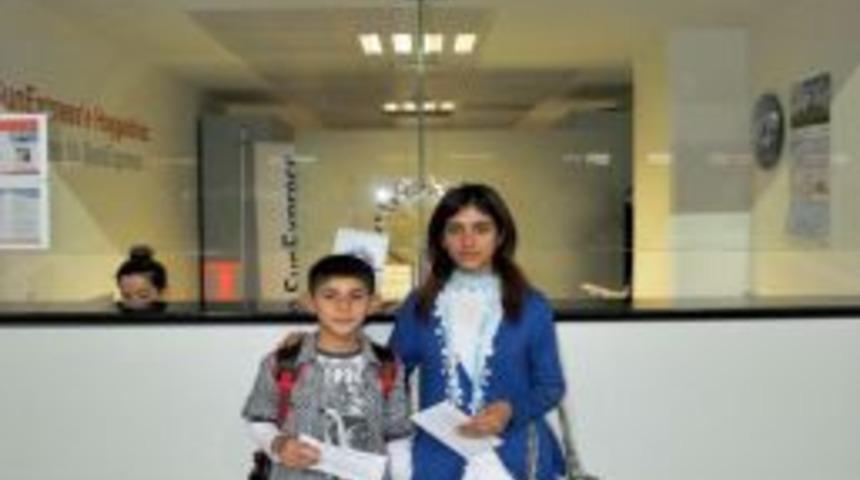 Vanlı Depremzede Geray Kardeşler, Bayrama Sun Express Ile U&ccedil;tu