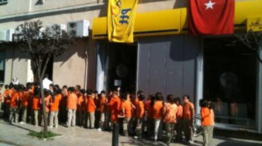 &Ouml;ğrencilerden B&uuml;y&uuml;klerine Anlamlı Bayram Hediyesi