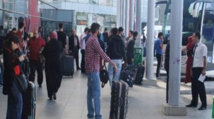 Kütahya Otogarı'nda Bayram Tatili Yoğunluğu