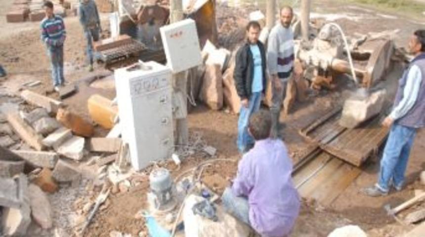 Uzg&ouml;r&uuml;r Beldesinde Yeni Taş Ustaları Yetişiyor