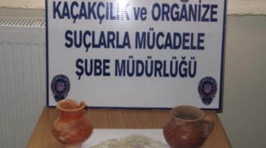 Tarihi Eser Ka&ccedil;ak&ccedil;ıları Kırşehir&rsquo;de Su&ccedil;&uuml;st&uuml; Yakalandı