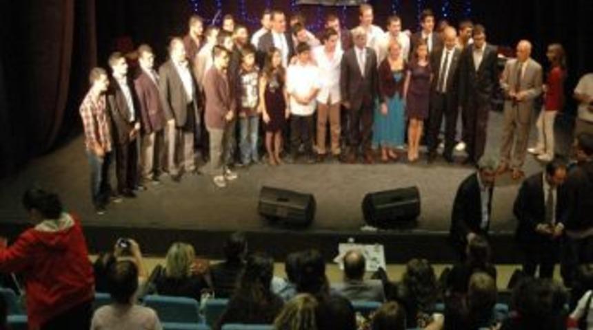 Chp`li Gen&ccedil;lerden Barış T&uuml;rk&uuml;leri Gecesi