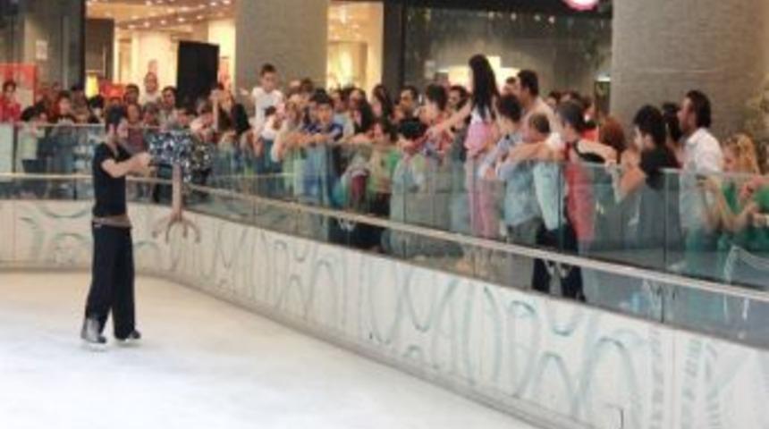 Buz &Uuml;st&uuml;nde İll&uuml;zyon G&ouml;sterisi