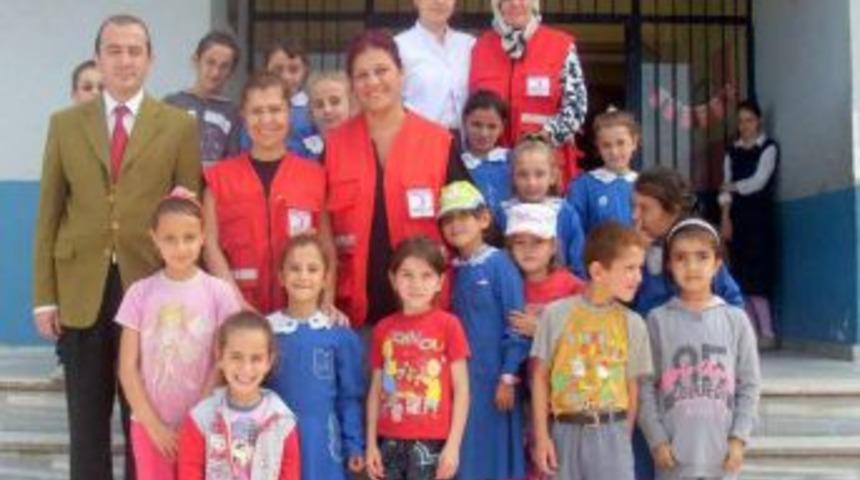 Kızılay&rsquo;dan Ilk&ouml;ğretim &Ouml;ğrencilerine Bayram Kıyafeti