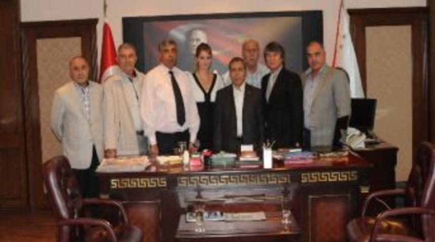 Şanlıurfa Vakfı Y&ouml;neticilerinden &Ouml;ks&uuml;z'e Ziyaret