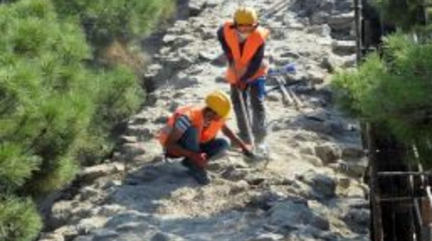 B&uuml;y&uuml;kşehir Belediyesi Kadifekale Surlarını Yeniliyor