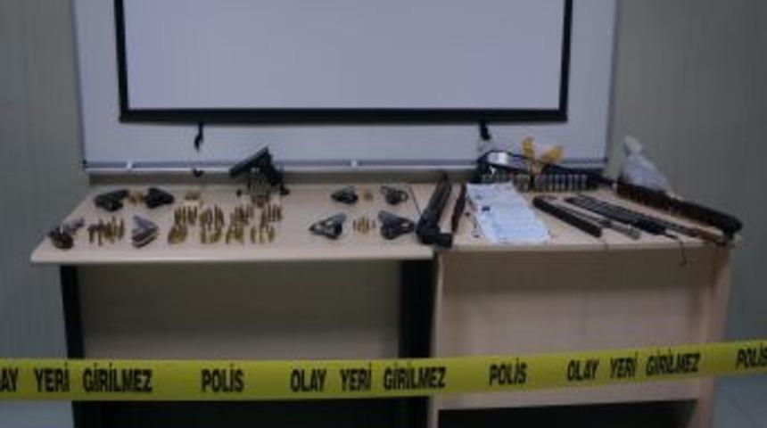 Başkent'te Silahlı Gasp &Ccedil;etesine Baskın: 8 G&ouml;zaltı