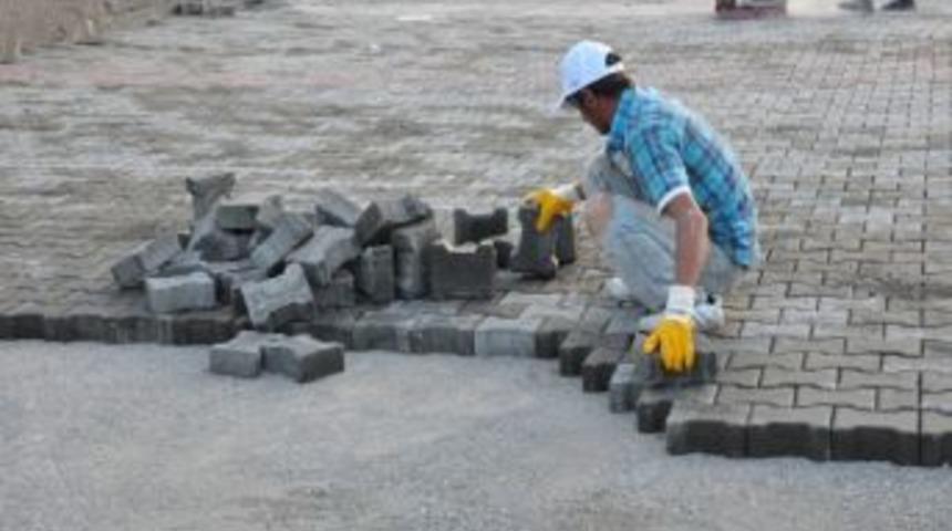 Parke Yol &Ccedil;alışmaları S&uuml;r&uuml;yor