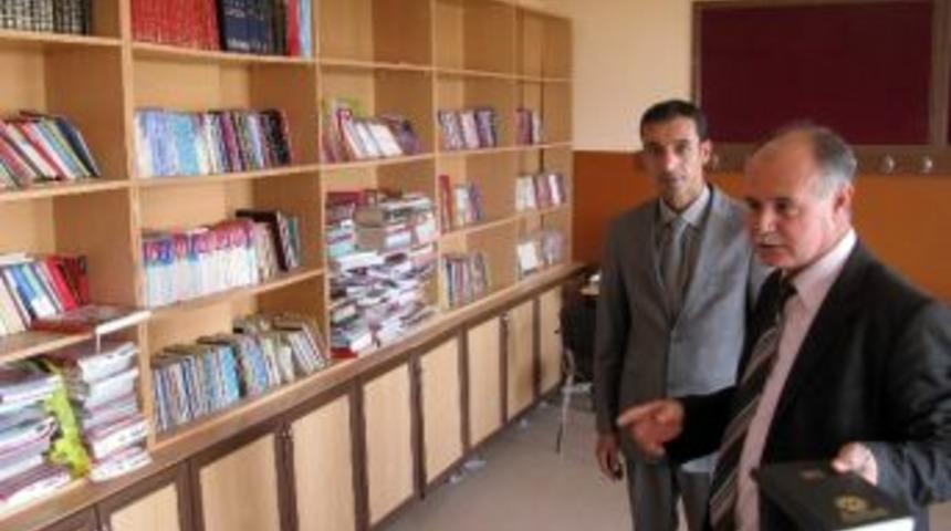 Araban Milli Eğitim M&uuml;d&uuml;r&uuml; G&uuml;ndeş, K&uuml;t&uuml;phanede İncelemelerde Bulundu