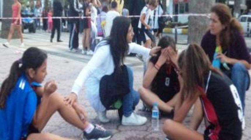 Kuşadası&rsquo;ndaki Koşuda Bazı &Ouml;ğrenciler Fenalaştı