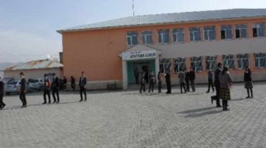 Y&uuml;ksekova&rsquo;da Kundaklanan Lise Binası