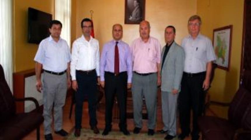 &Uuml;niversite Yaptırma Derneği Y&ouml;netiminden Kaymakam Peynircioğlu&rsquo;na Ziyaret