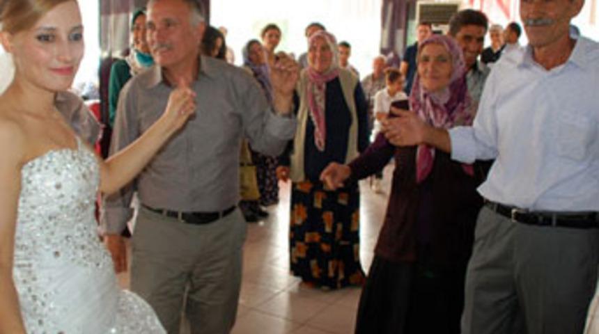 D&uuml;ğ&uuml;n damatsız yapıldı