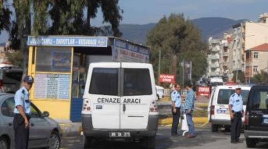 S&ouml;ke&rsquo;de Ecel Minib&uuml;s Durağında Yakaladı