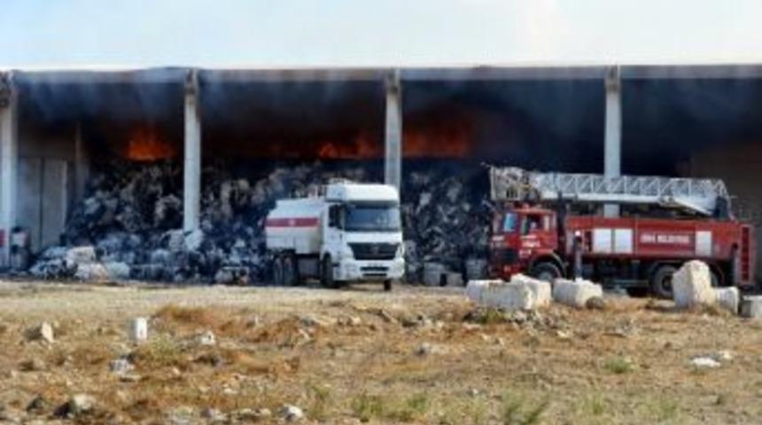 S&ouml;ke&rsquo;de Pamuk Depolarında Yangın