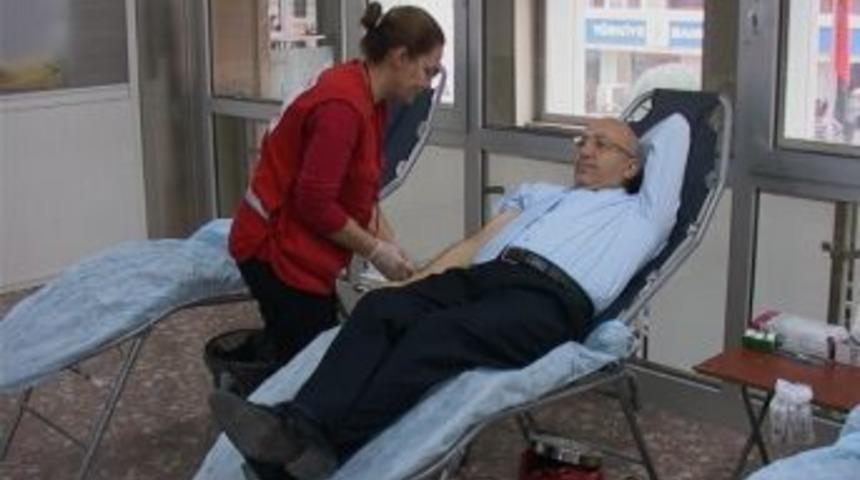 Ptt &Ccedil;alışanları Kan Bağışında Bulundu