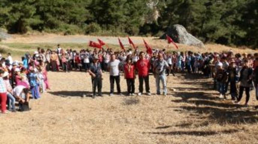 S&ouml;ke&rsquo;de İzciler Cumhuriyet İ&ccedil;in Y&uuml;r&uuml;d&uuml;