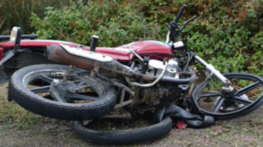 &Ccedil;arpışan motosikletlerin s&uuml;r&uuml;c&uuml;leri &ouml;ld&uuml;